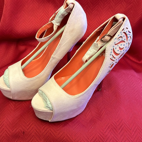 Quipid Pink 5.5” Heel.  Open Toe. Size 7 Platform - Picture 2 of 5